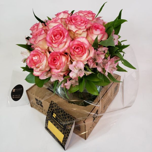 Buquê 12 Rosas Nacionais "Meu Carinho (Rosa)" vaso de vidro - Imagem 4