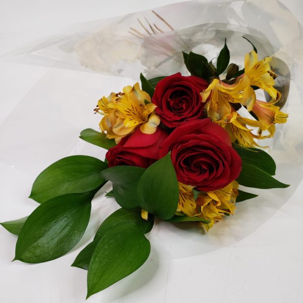 Buquê Rosas Nacionais "Meu Carinho" com Alstroemérias e Ferrero Rocher - Image 2