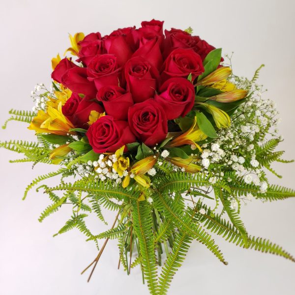 Buquê com 24 Rosas Vermelhas Nacionais