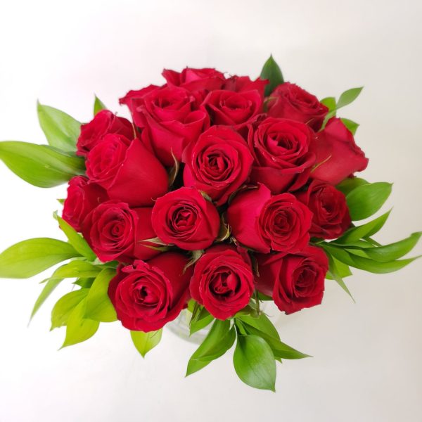 Arranjo Especial de Rosas Vermelhas Nacionais no Vidro - Imagem 3