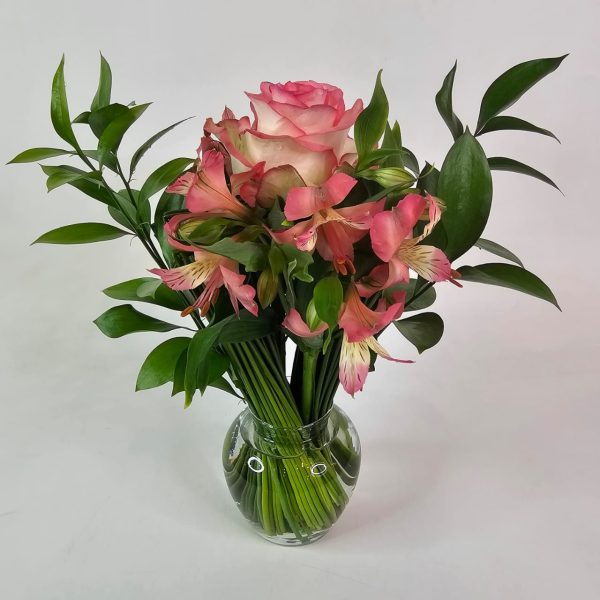 arranjo flores rosa no vaso