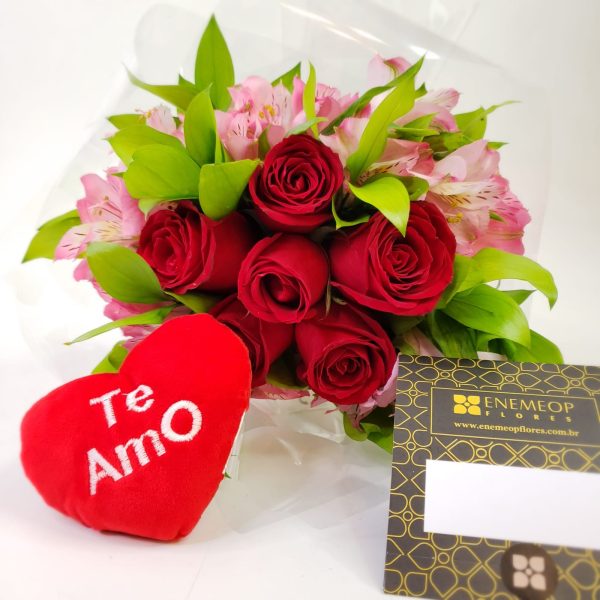 Buquê de Rosas Vermelhas "Pertinho de Você + Coração"