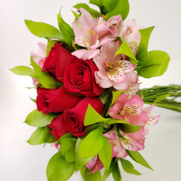 Buquê com 06 rosas vermelhas nacionais "Pertinho de Você" - Imagem 2