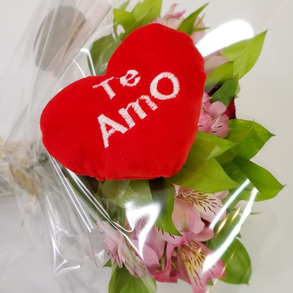 Buquê de Rosas Vermelhas "Pertinho de Você + Coração" - Imagem 3