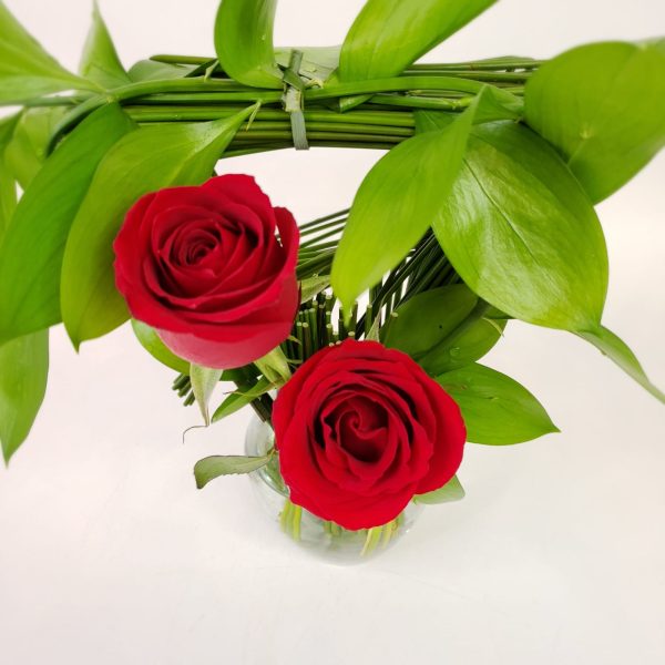Arranjo Duo de Rosas no Vaso de Vidro - Imagem 3
