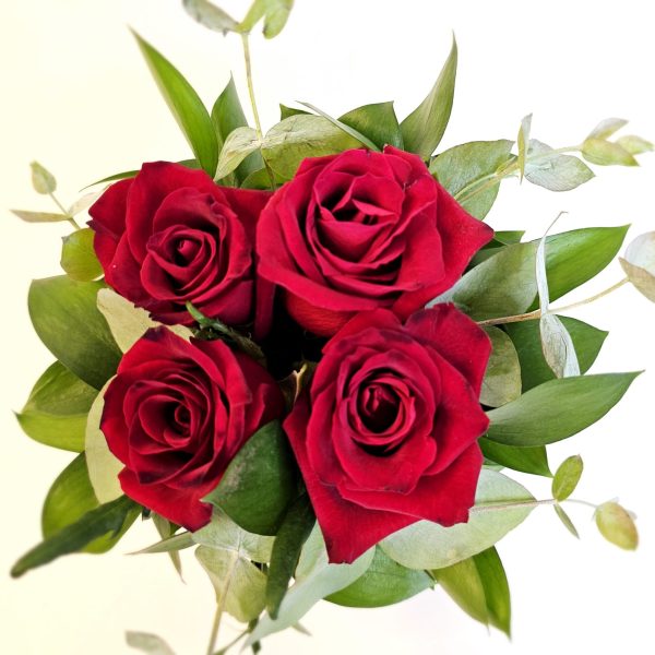 Arranjo com 04 Rosas Vermelhas "As rosas e seus  encantos"