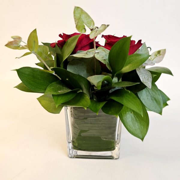 Arranjo com 04 Rosas Vermelhas "As rosas e seus  encantos" - Imagem 3