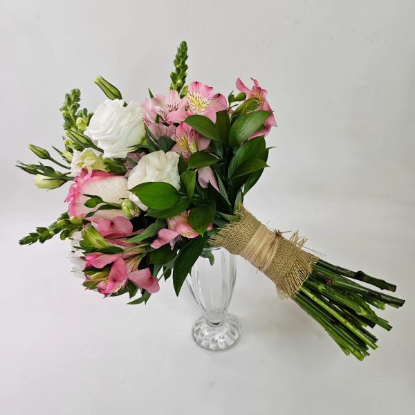 Buquê de Noiva Mix (alstroemérias, lisanthus, boca-de-leão, rosas e folhagens) - Imagem 4