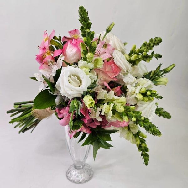 Buquê de Noiva Mix (alstroemérias, lisanthus, boca-de-leão, rosas e folhagens) - Imagem 5