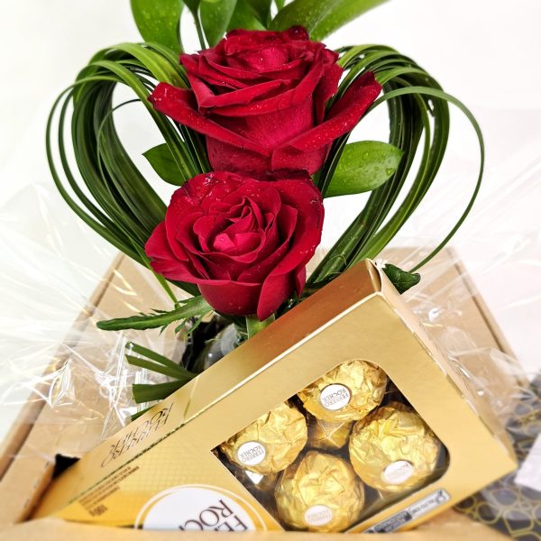 Arranjo Coração com 2 Rosas Nacionais para Entrega "Estou pensando em você"