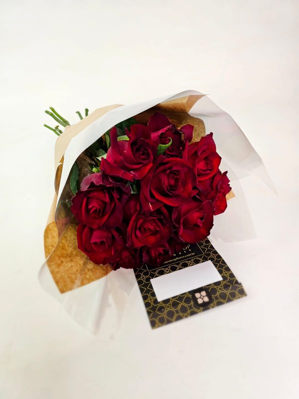 Buquê de 12 Rosas Vermelhas "Pétalas ao Luar"