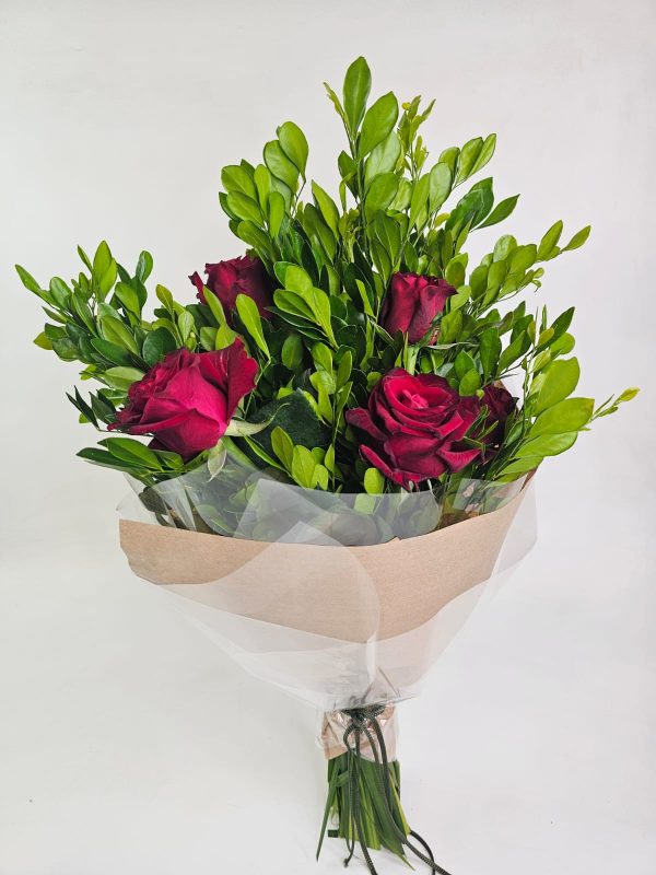 "Amor em Folhas" com 08 rosas vermelhas - Imagem 4