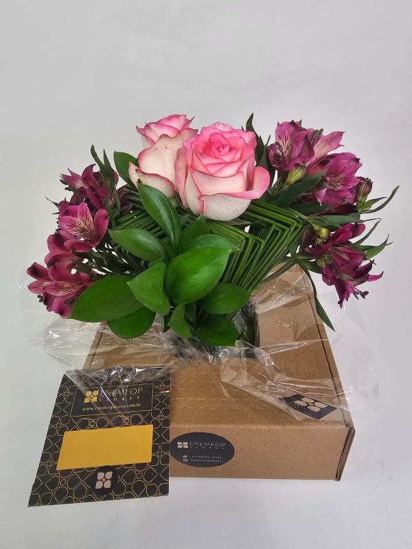 Arranjo 2 Rosas Nacionais e Junco "Onde o amor floresce" - Image 7