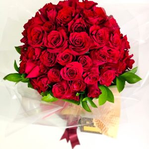 buque cem rosas vermelhas