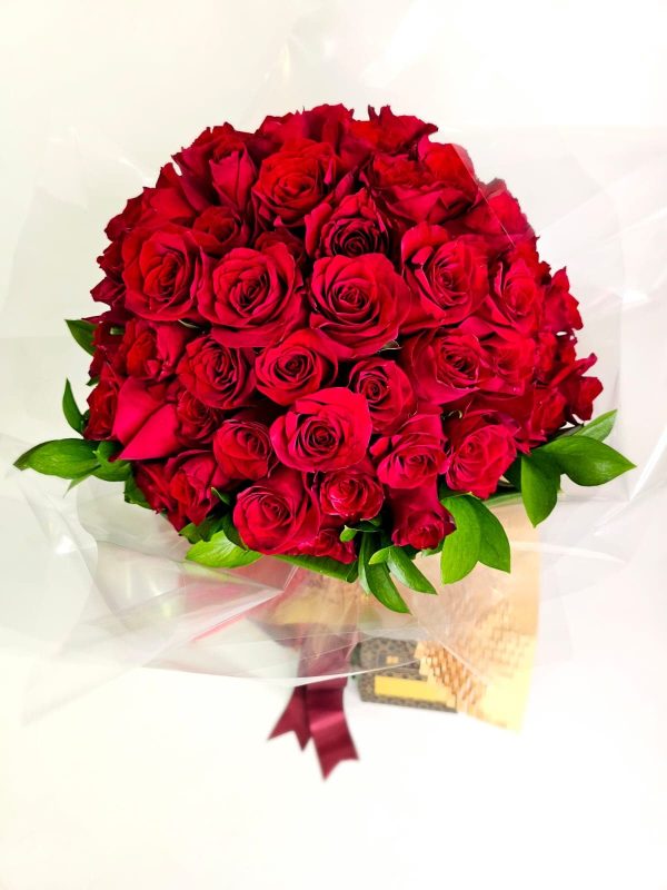 buque cem rosas vermelhas
