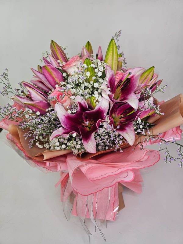 Buquê Lírios Rosas Rosa, Cáspia e Gipssofila - Imagem 5