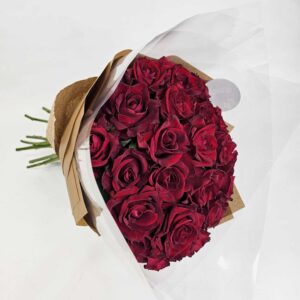 034 - Buquê de 24 Rosas Vermelhas